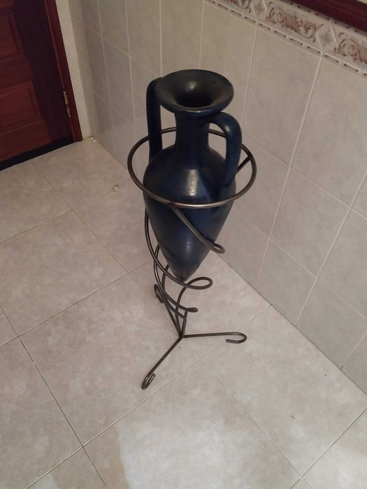 Ânfora Pintada à Mão com apoio