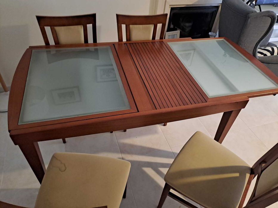 Mesa de sala extensível com 6 cadeiras