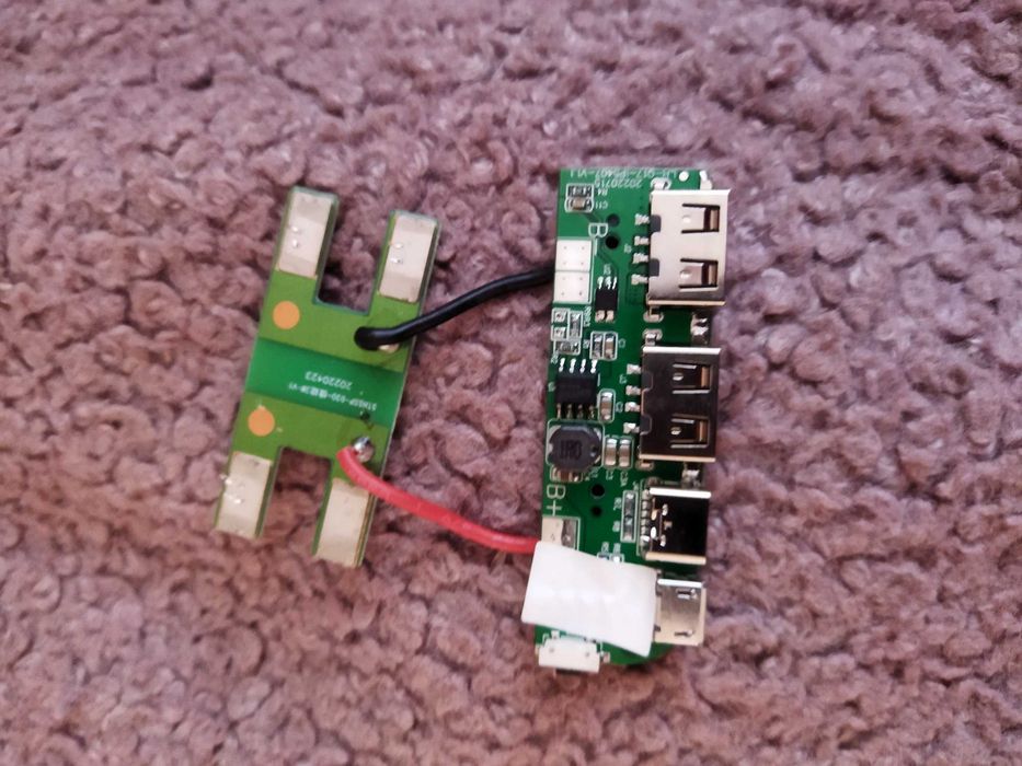 Плата павербанку