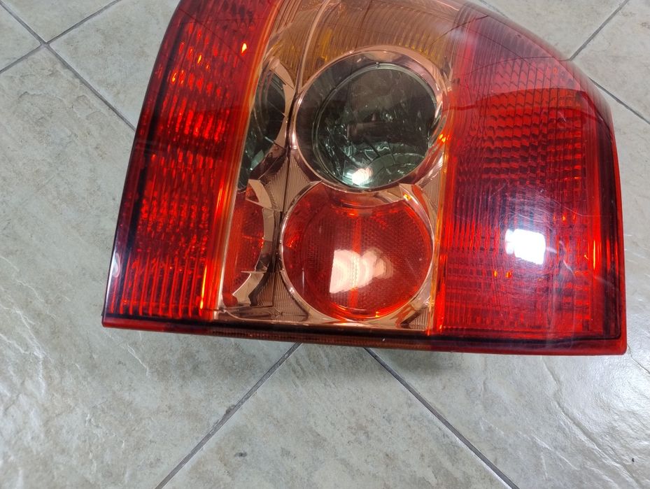 Toyota Corolla e12 HB 3D lampa prawy tył 04-06 lift wysyłka olx