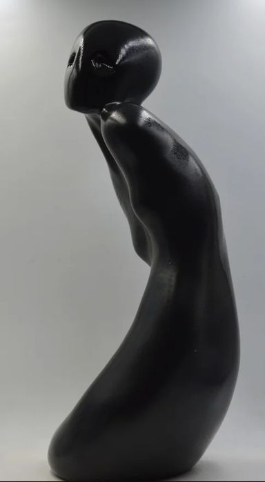 ROLAND KOŚCIÓŁEK 'Night Lady’, rzeźba ceramiczna szkliwiona 31 x 11 x 12 cm