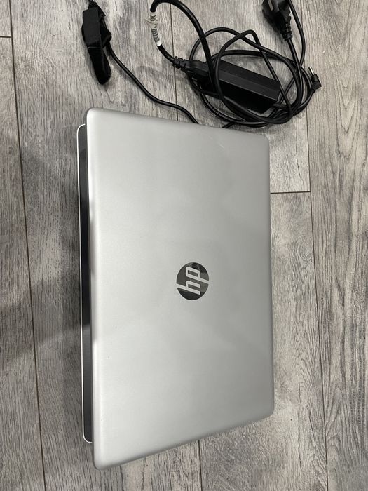 Laptop HP srebrny