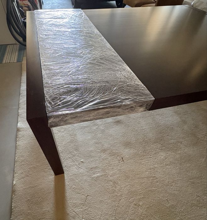 Mesa de Jantar, em nogueira, extensivel.
