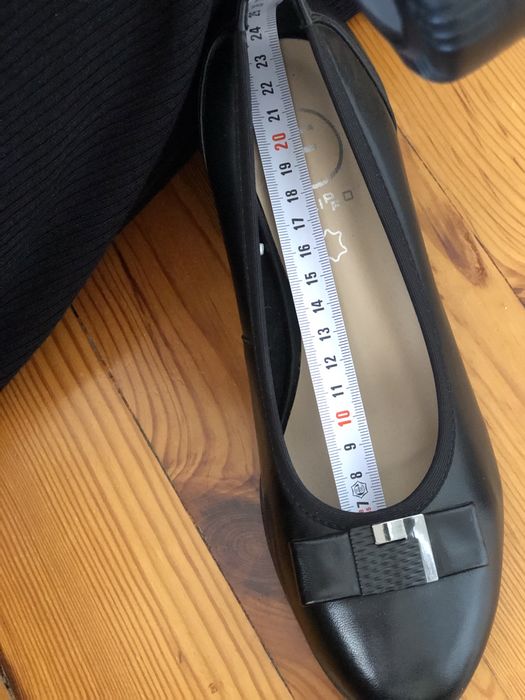 Buty na niskim słupku
