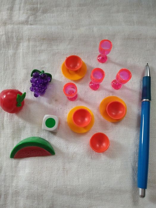 Іграшки, алфавіт, непроливайка