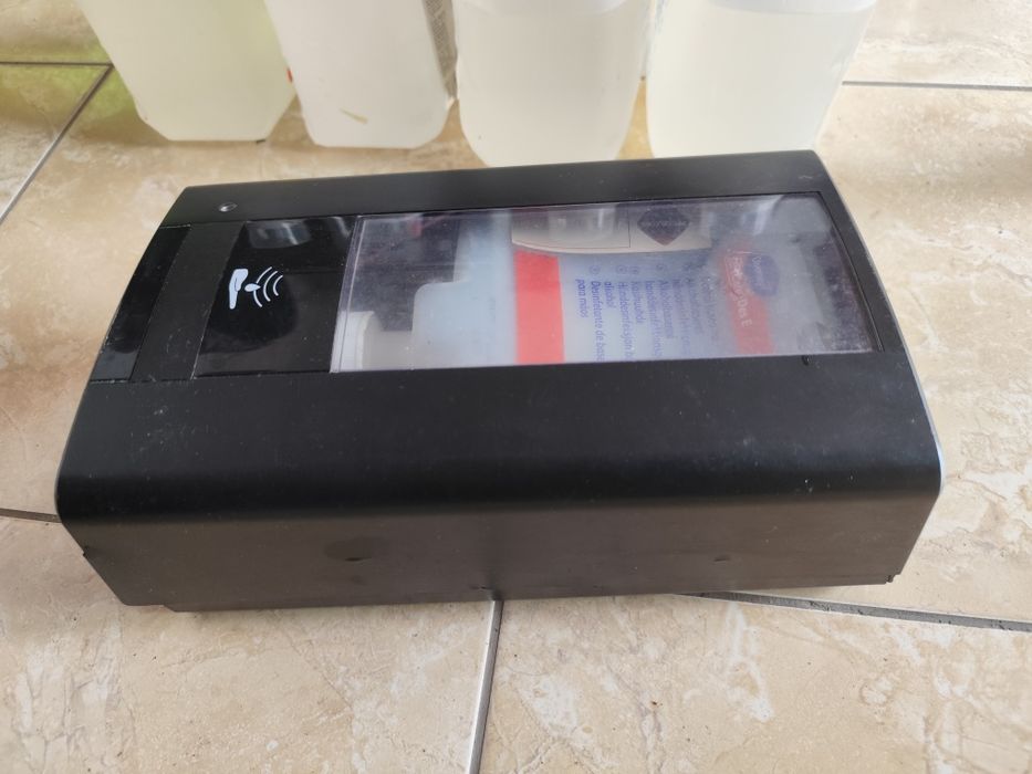 Dispensador de álcool gel com 5 garrafas