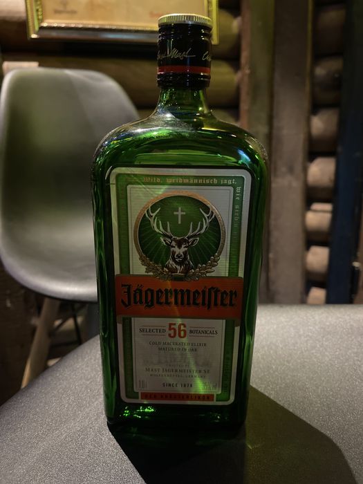 Продам літрові пусті пляшки ( JÄGERMEISTER) Егермейстер