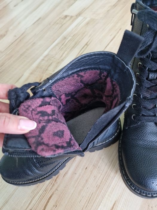 Czarne botki wiązane roz.36 Greceland