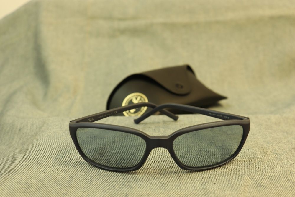Okulary przeciwsłoneczne RAY-BAN RB4001