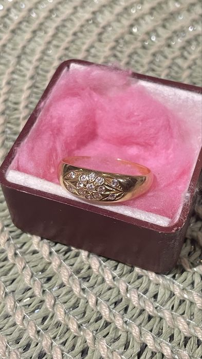 Anel de ouro 19.2 com zirconias