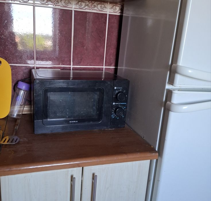 Мікрохвильова піч  компактна 20л Scandilux робоча