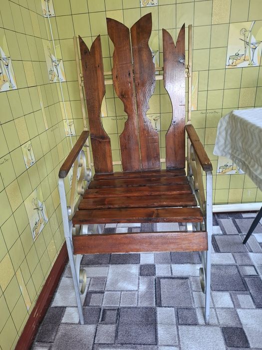 Кований стілець крісло.