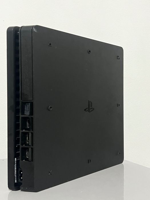 PlayStation 4 - Como nova
