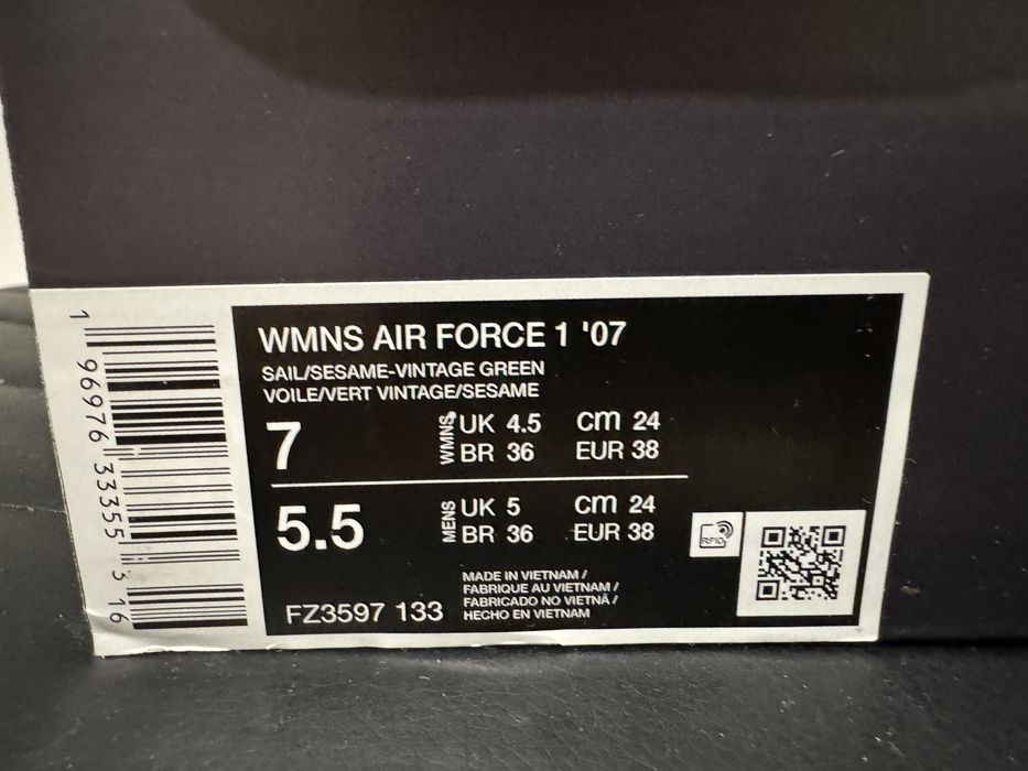 Продам женские кросовки Nike Air Force 1 ’07