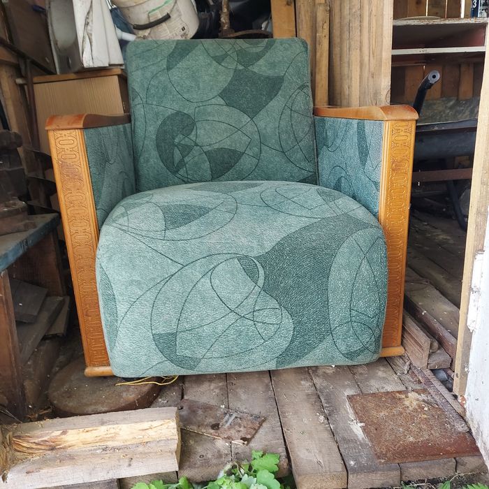 Продам гарне крісло на дачу Киїнка