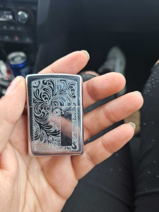 Urzywana zapalniczka Zippo Venetian Chrome