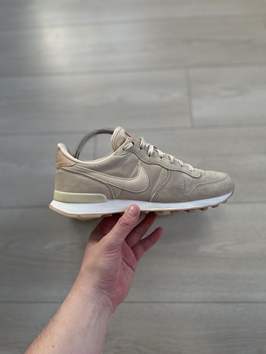 Оригінальні кросівки Nike Internationalist 39р 25 см Revolution Dunk Low Air Jordan