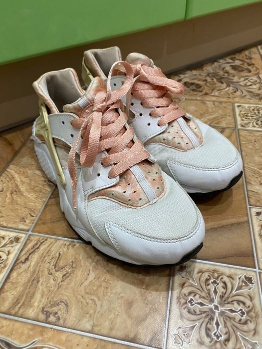 Nike Huarache жіночі кросівки 38 розмір світлі вживані