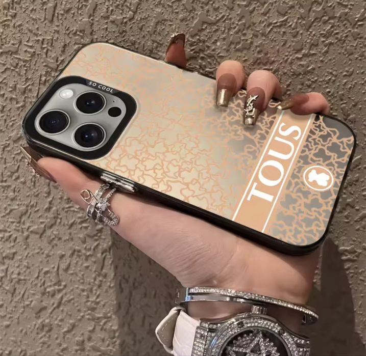 Capa Acrílica Luxuosa T-TOUS com Linhas Entrelaçadas Brancas e Efeito Fosco para iPhone 17, 16, 15, 14 Plus, 13, 12 Mini, 11 Pro Max