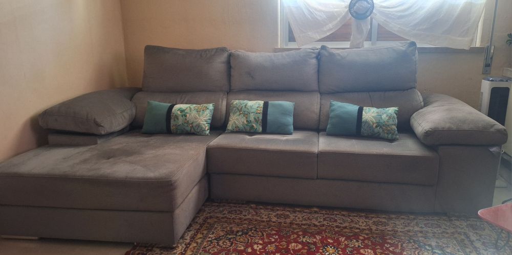 Sofá cinza com chaise longue