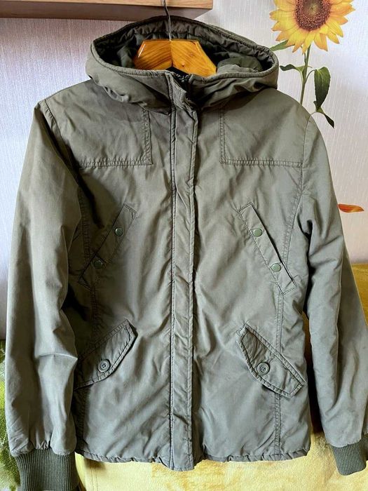 Демісезонна осінь весна куртка H&M DIVIDED,  М, зріст 165-170