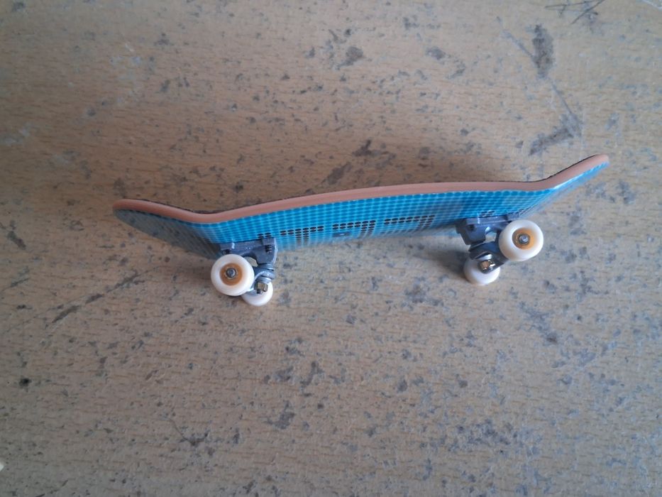 Skate de dedo azul claro