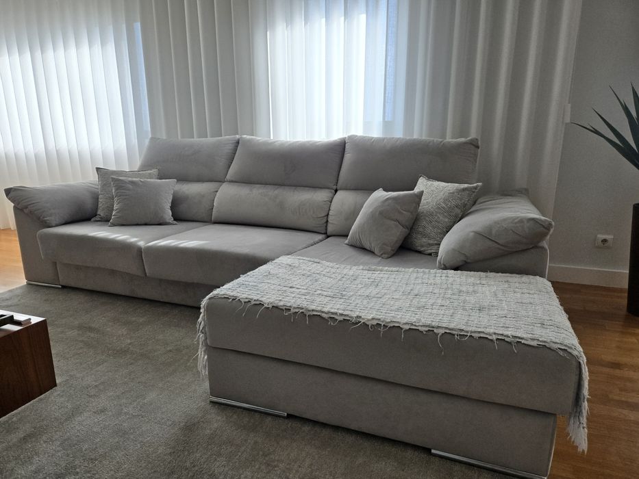 Sofá com chaise longue