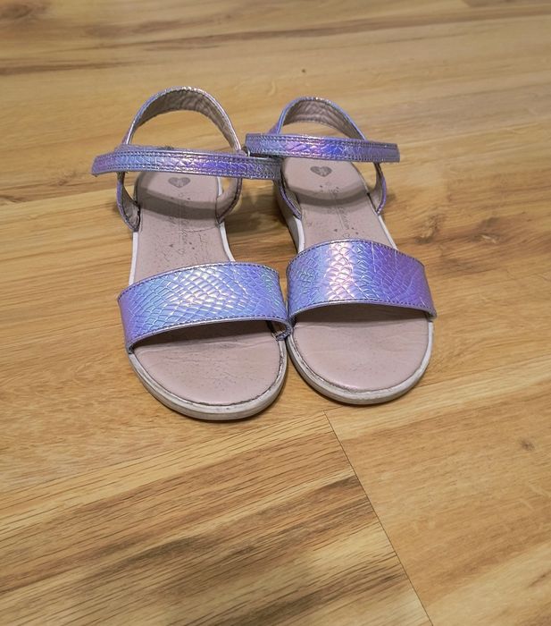 Sandałki na dziewczynkę 158