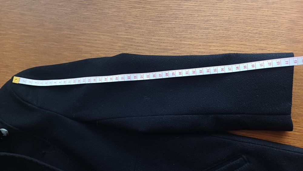 Czarny elegancki płaszczyk r 128