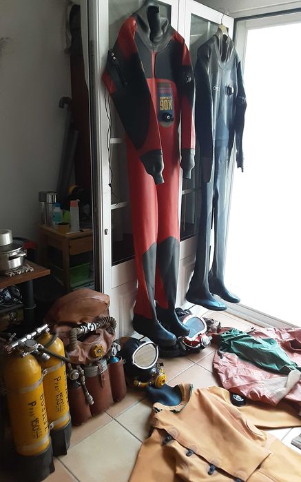 Garrafas Mergulho Antigas + Fatos Mergulho Antigos - Tudo 1500€