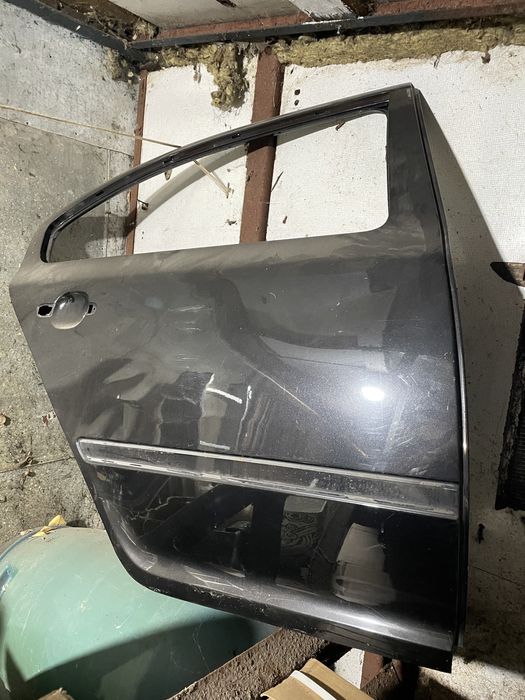 Продам, заднюю правую дверь , шкода а5 2009-2013