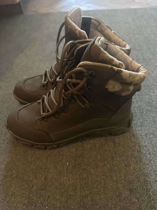 Берці для жінок нові  40