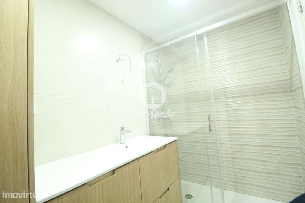 Apartamento T2, remodelado, localizado na prestigiada Urbanização N...