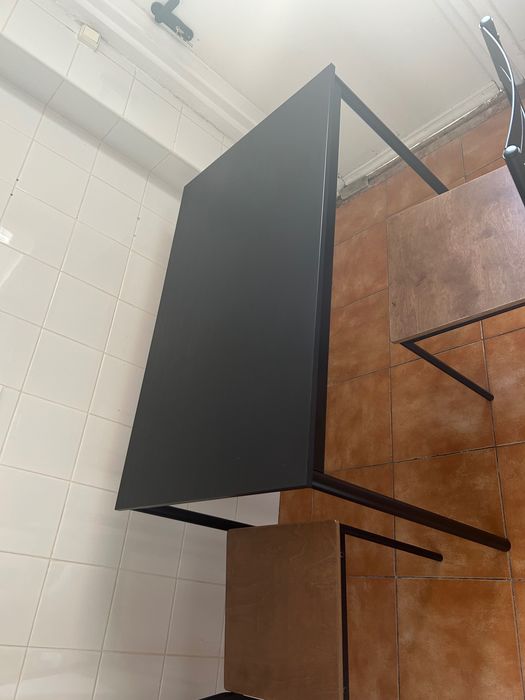 Vende-se Mesa de Cozinha e 4 cadeiras