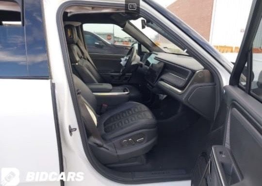 Продам Rivian R1S 2023