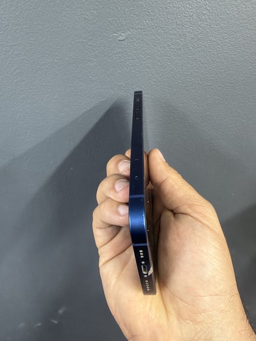 продам IPhone 12