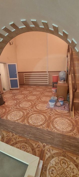 Пропонується до продажу частина будинку в центральній частині міста Ізмаїла з повноцінним підземним поверхом
