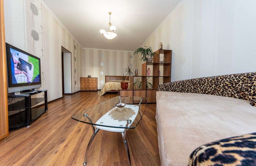 Посуточно квартира Оболонская набережная 3! отличная кв.