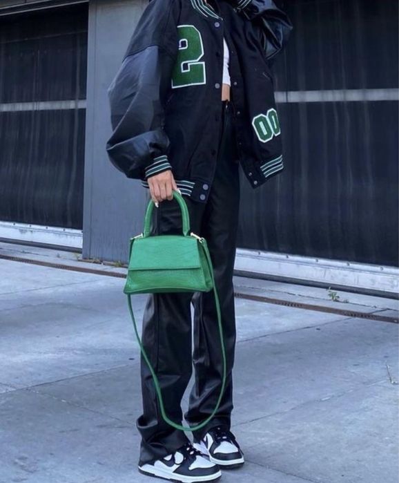 Жіночий бомбер з шкіряними рукавами