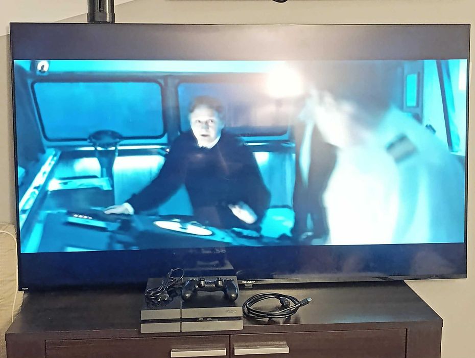 PlayStation 4 + Pad + Telewizor Sharp 65" Ultra HD 4K