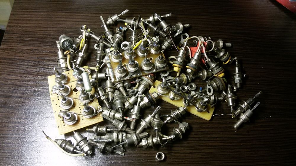 Диоды, оптотиристоры S202S02, ТО142-80, тиристоры ТБ3-200-10, симистор