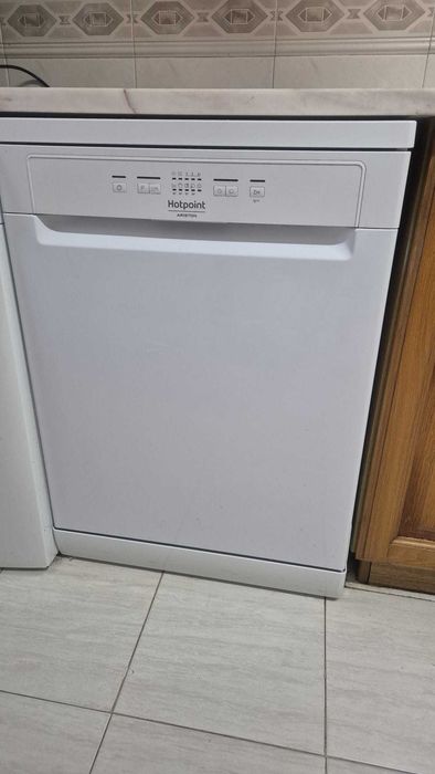 Máquina de Lavar Loiça Hotpoint Ariston – A Funcionar – 150€