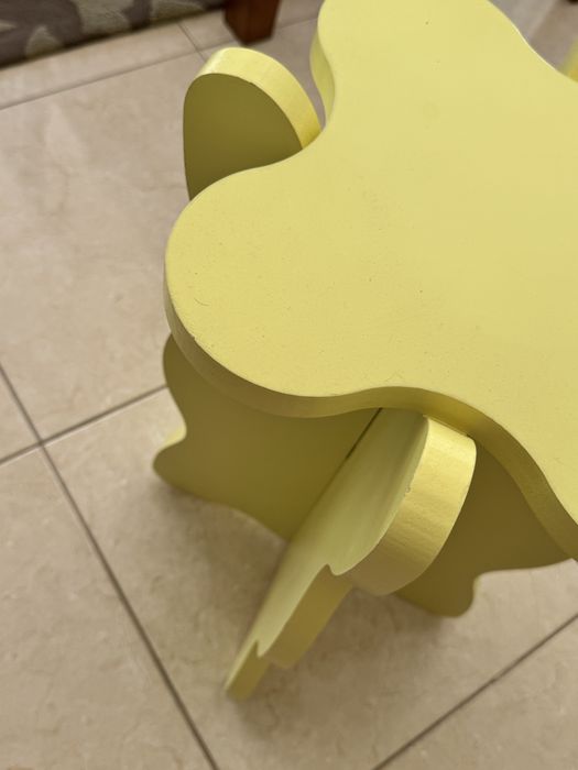 Mesa pequena da Sklum