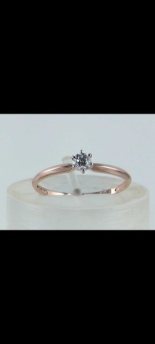 Золота каблучка з діамантом