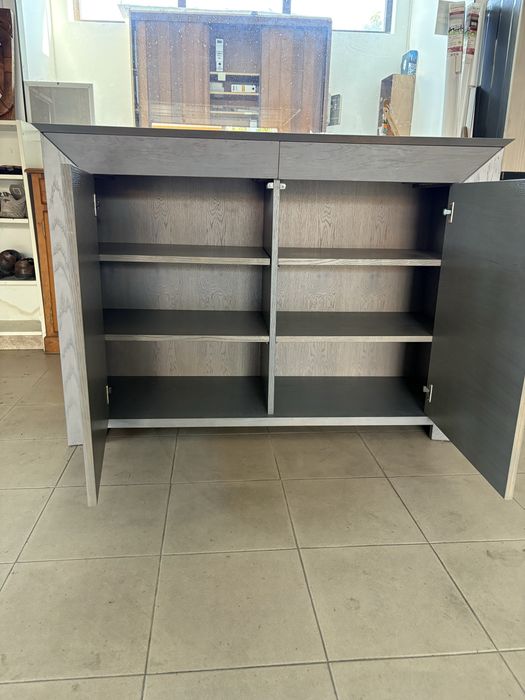 Movel com 2 portas e 2 gavetas