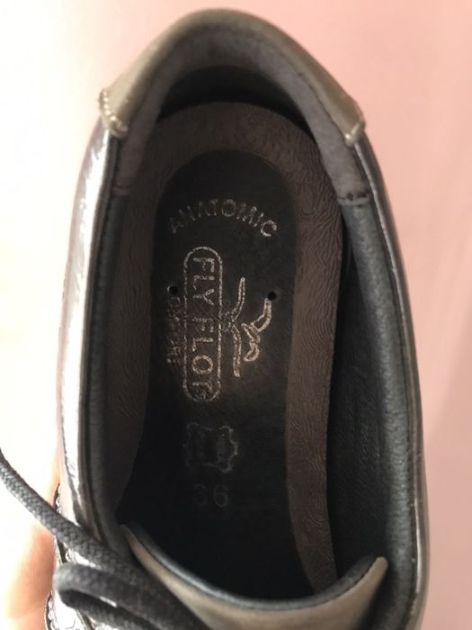 Кожаные женские туфли