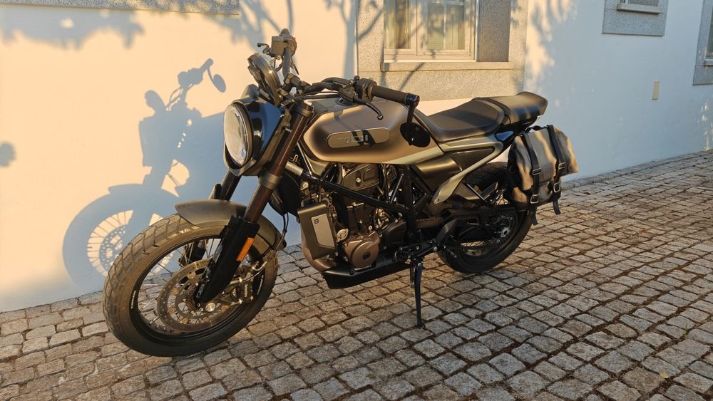 Husqvarna Svartpilen 701 Style