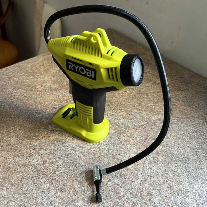 NOWY Lekki Poręczny Pistolet Kompresor Od RYOBI - Długi 50 CM Wąż