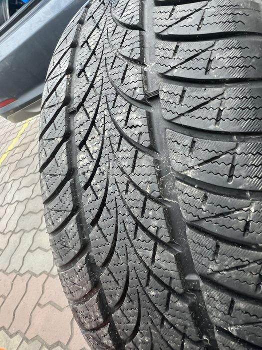 Шини зимові Triangle TW401 215/55 R17 як нові