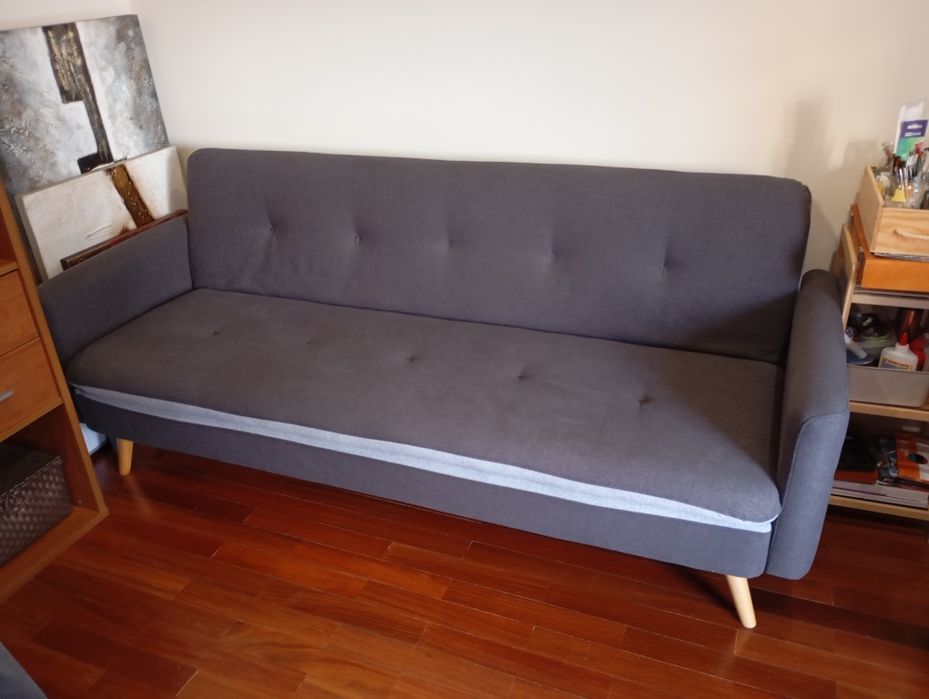 Sofá-Cama, como novo, praticamente não foi usado.
